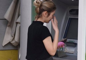 Kartnn ifresini Hatrlayamayan Aleyna Tilki, ATM den Para ekemedi