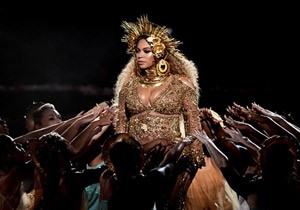 Beyonce den 2017 Grammy Gecesine Damga Vuran Performans