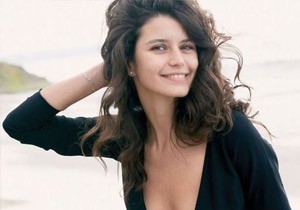 Beren Saat Evini Satyor