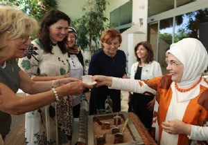 Emine Erdoan Sevgi ve huzur mesajn Antalya dan verdi