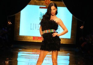 Dosso Dossi Fashion Show un Ba Mankeni Adriana Lima