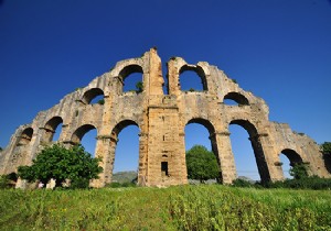 ASPENDOS TYATROSU VE SU KEMERLER UNESCO GEC LSTESNE ALINDI