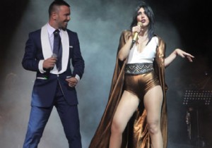 HANDE YENER LE BERKSAN KONSERLER ZNCRNE BALIYOR...